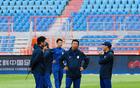 泰山隊(duì)合練23人，王、雷缺席，后防調(diào)整，崔康熙指導(dǎo)要求明確。