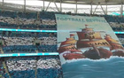 大連球迷巨型Tifo“足球復(fù)興”震撼梭魚灣球場！
