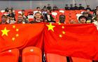 女足亞洲杯中國(guó)大勝印尼，印尼隊(duì)0-6，五星紅旗助威聲震全場(chǎng)。